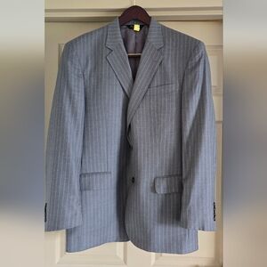 LIKE NEW - Jos A. Bank Men's Gray Pinstripe Suit - 42R
